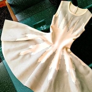 NWOT ALAÏA Cream / Black Dress Sz 38, US Sz 2/4